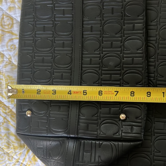 Authentic Carolina Herrera medium Handbad - Picture 12 of 14